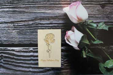 Grußkarte mit ausgeschnittener Rose 