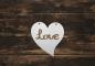 Mobile Preview: Herz mit Love aus Holz in weiß
