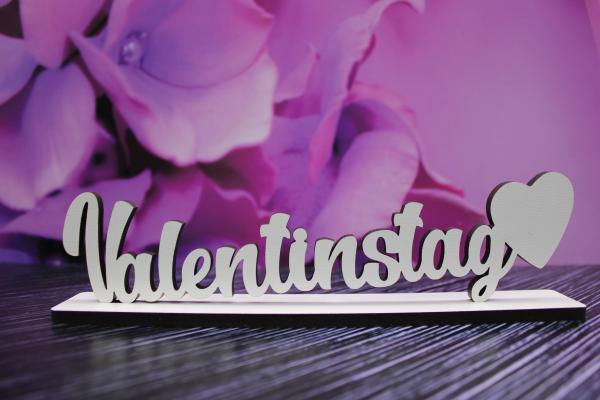 Schriftzug Valentinstag aus Holz in weiß