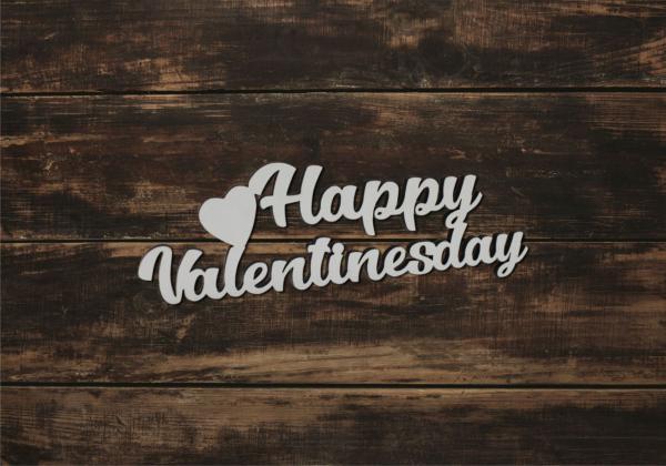 Schriftzug Happy Valentinesday aus Holz in weiß