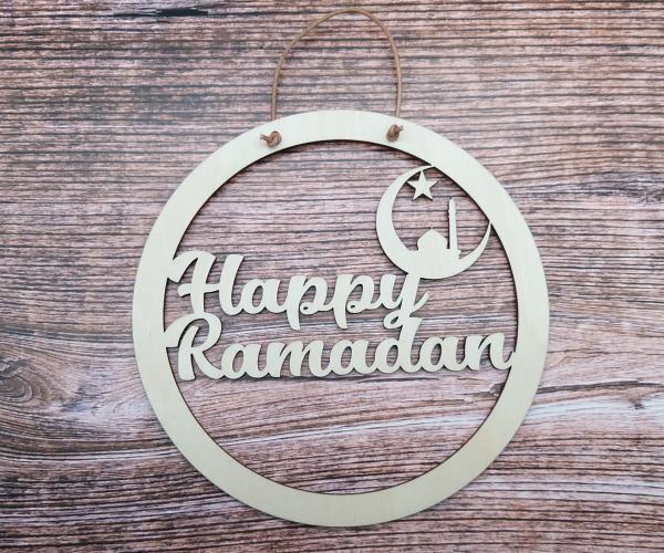 Holzring mit Happy Ramadan