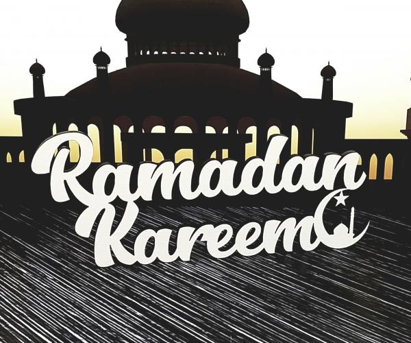 Schriftzug Ramadan Kareem aus Holz in weiß